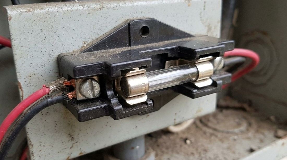 fuse-holders-selection-guide-types-features-applications